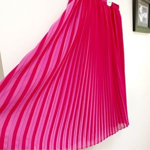 Fun accordion midi skirt